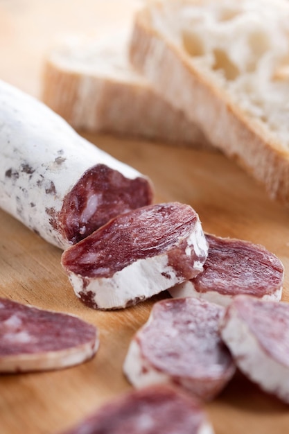 Alerta alimentaria por presencia de salmonela en fuet loncheado distribuido por diferentes supermercados