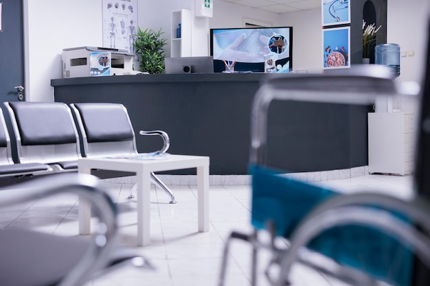 En 24 hospitales de la Comunidad de Madrid han incorporado scooters eléctricas para facilitar los desplazamientos de pacientes y familiares con movilidad reducida dentro de sus instalaciones.